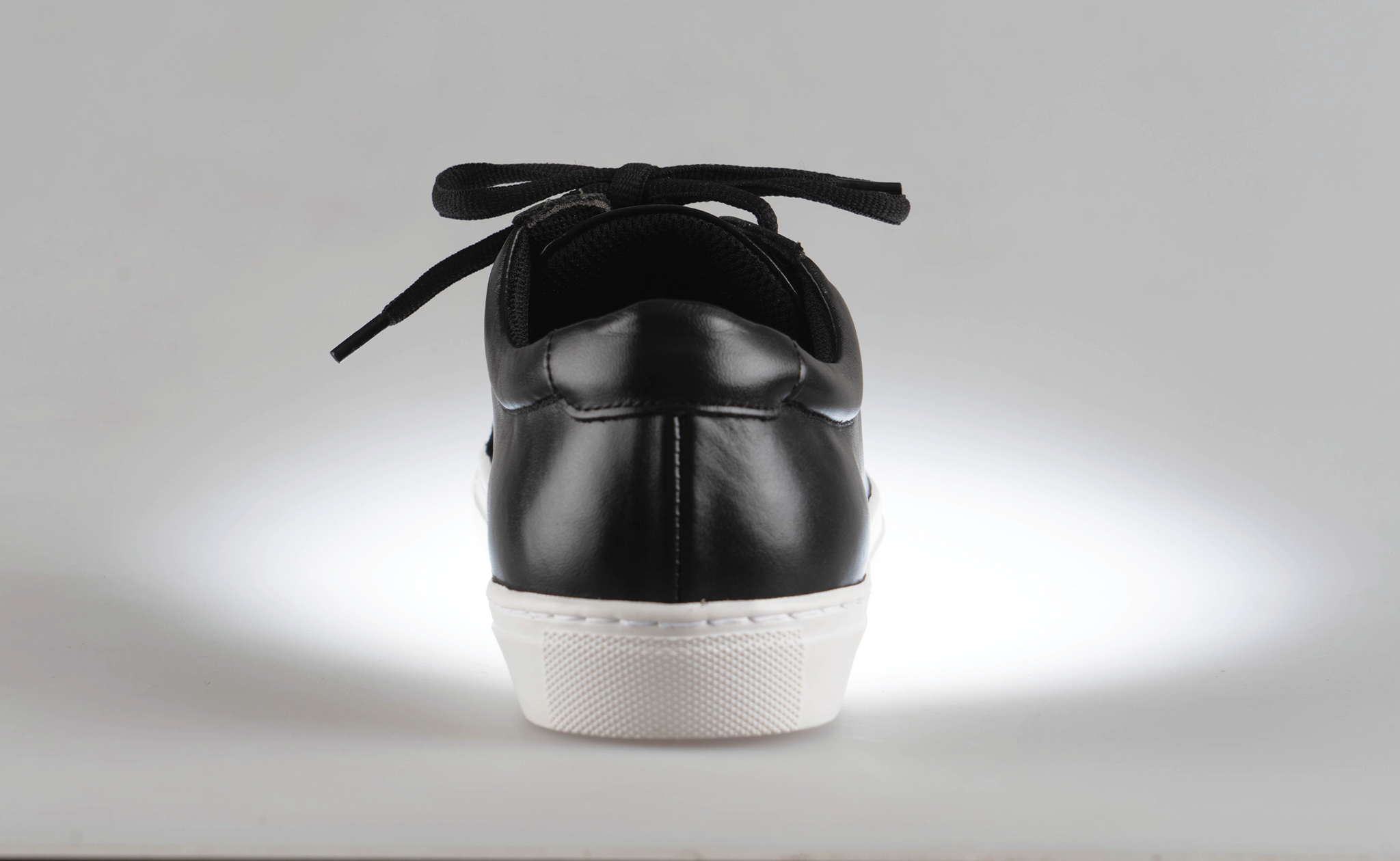 Men's Classic Sneaker M808 (BLK)