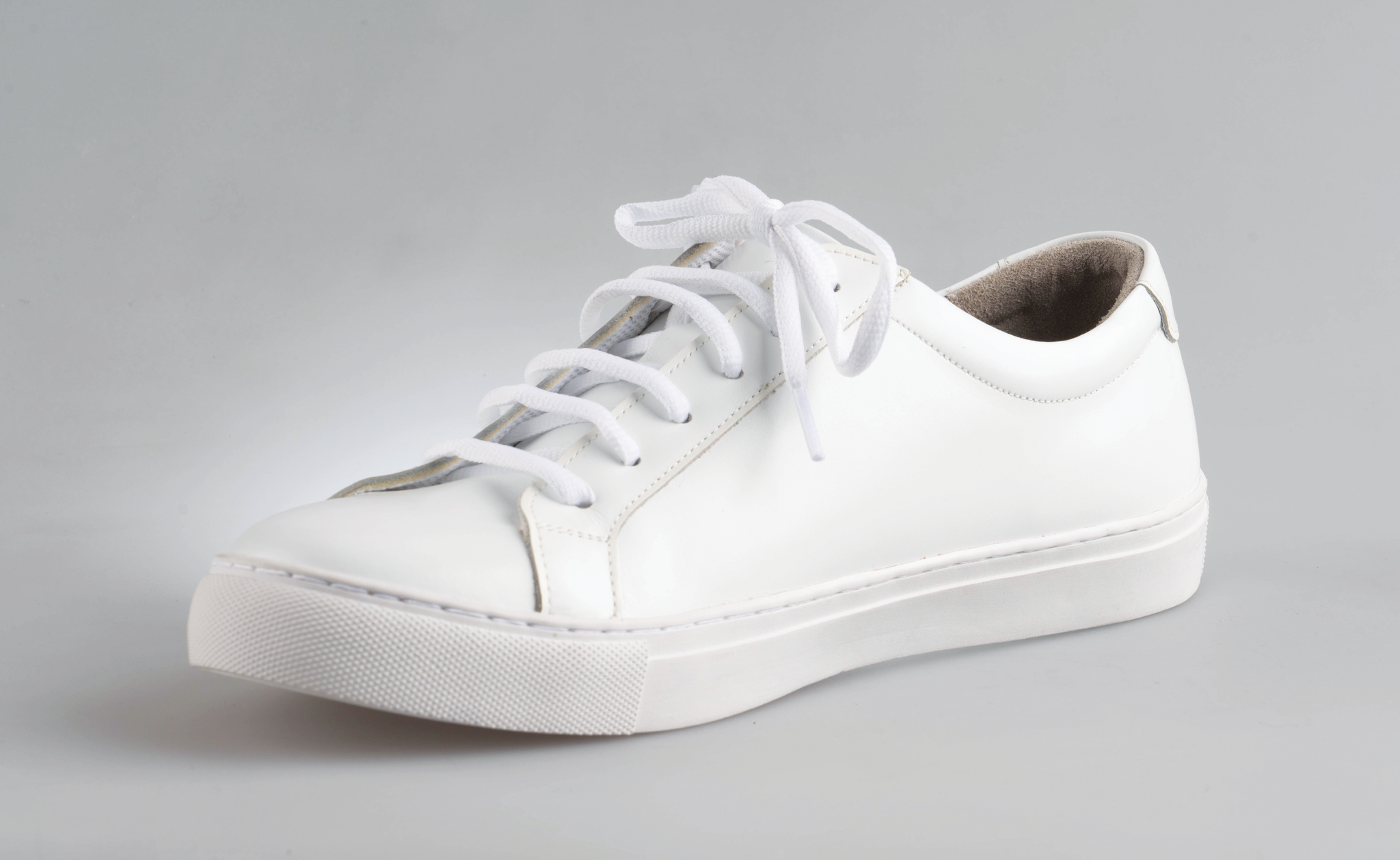 Men's Classic Sneaker M808 (WHT)