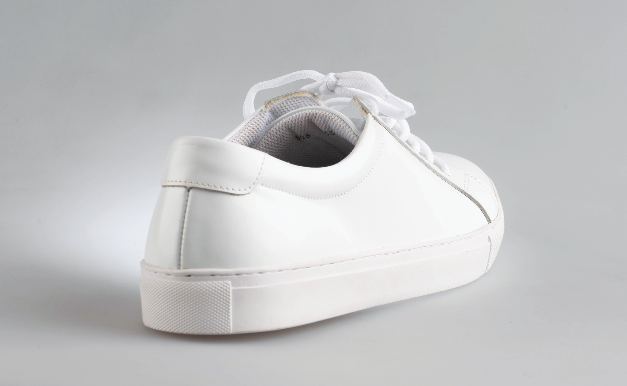 Men's Classic Sneaker M808 (WHT)